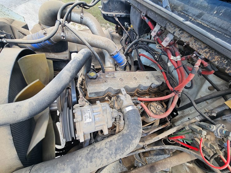 2002-freightliner-fl70-image-27
