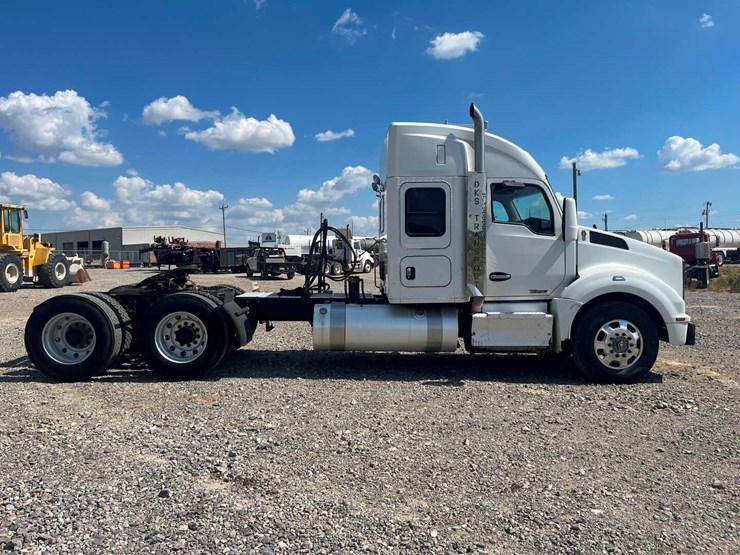 2015-kenworth-t880-image-4