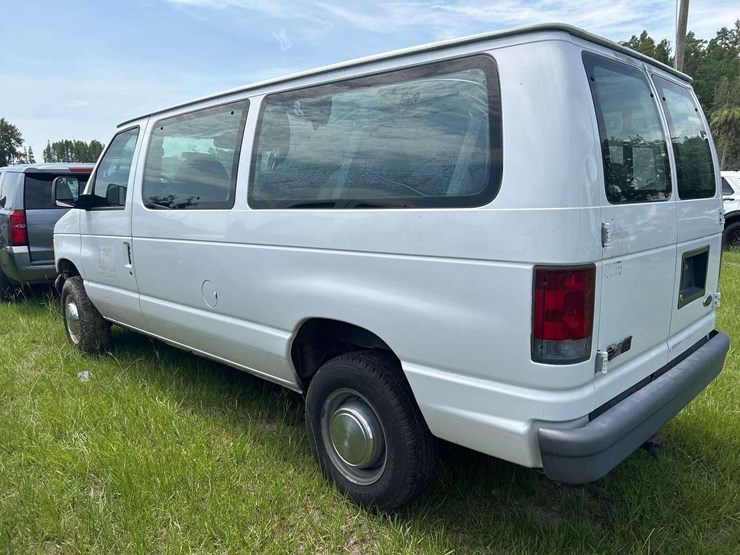 2004-ford-e350-image-4