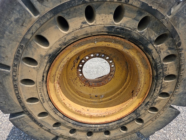 #18788-•-solid-loader-tires-image-11