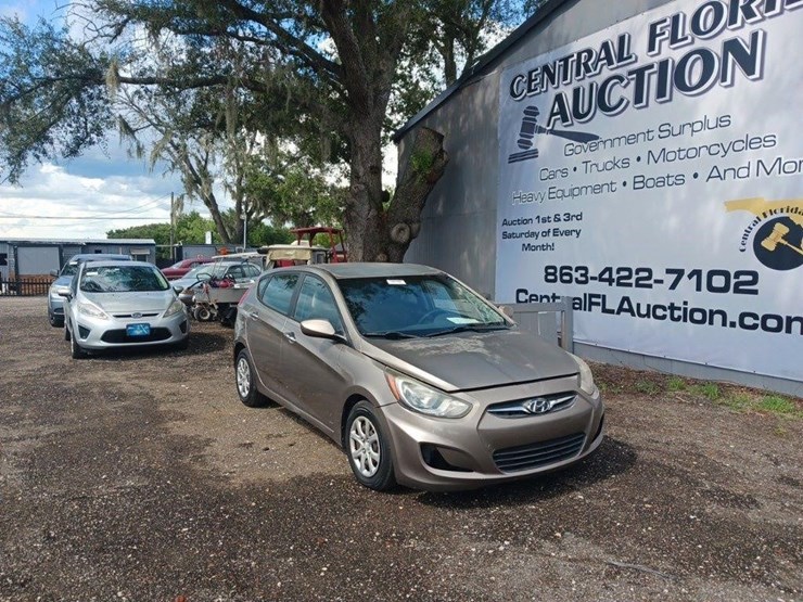 2014-hyundai-accent-runs/moves-gs-image-2