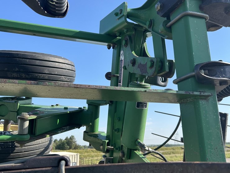 2004-john-deere-2210-image-31