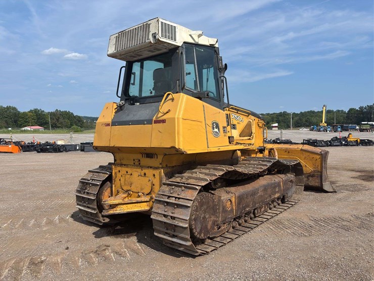2005-deere-750j-image-3