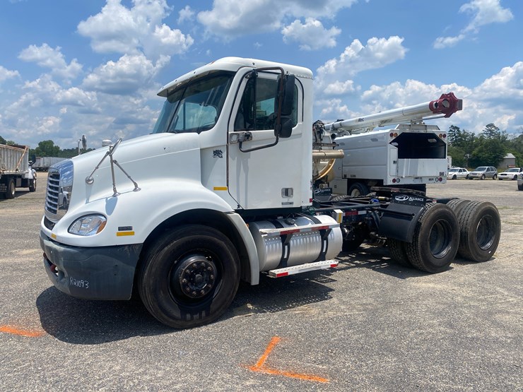 2005-freightliner-columbia-112-image-1