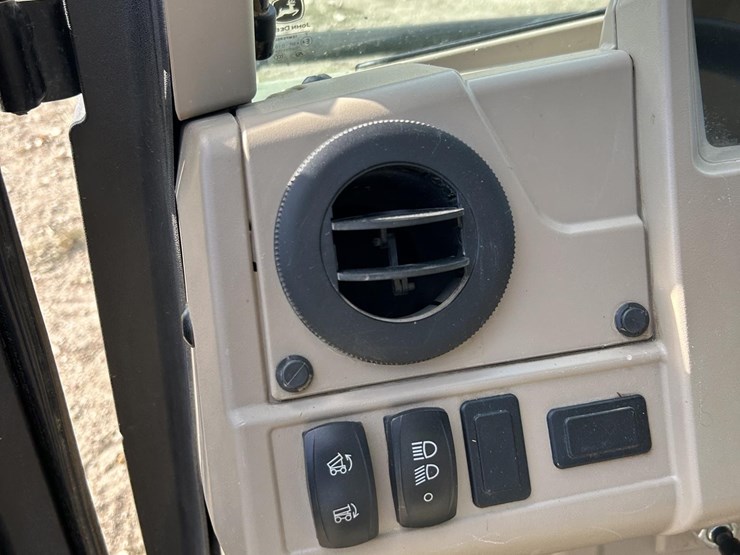 2018-john-deere-gator-xuv-835r-image-7