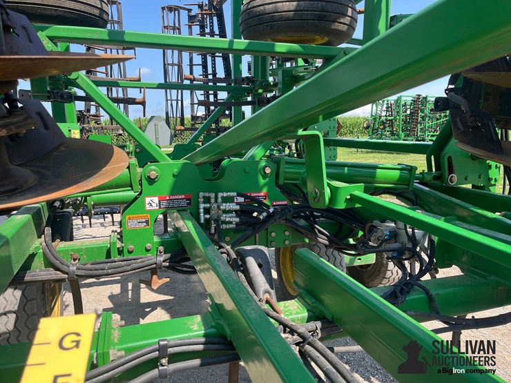 john-deere-2310-image-13