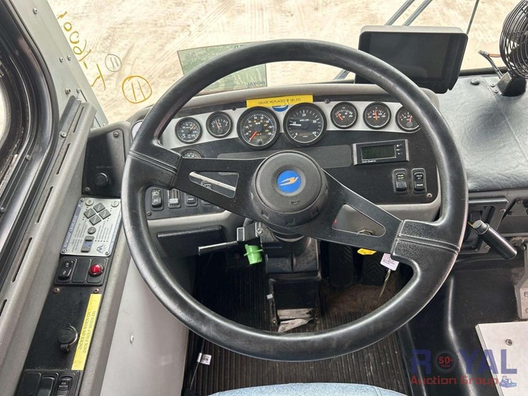 2002-blue-bird-f131612-bus-image-15