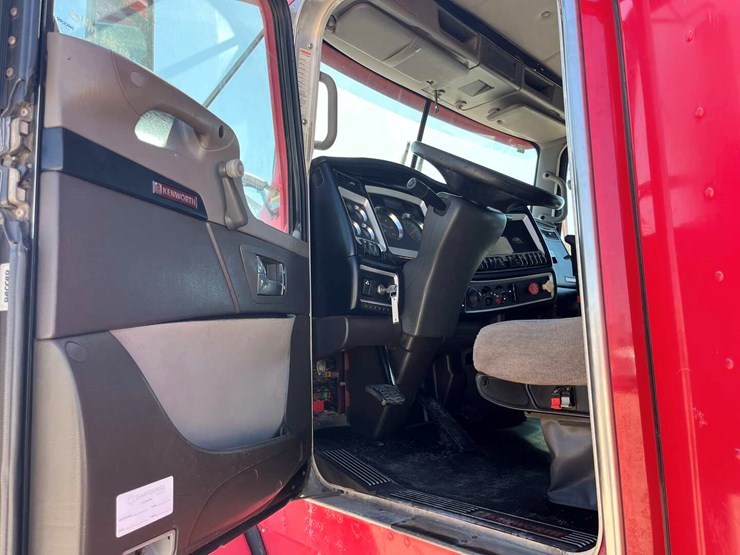 2011-kenworth-t800-image-12