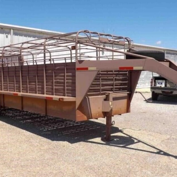 24' Gooseneck Livestock Trailer