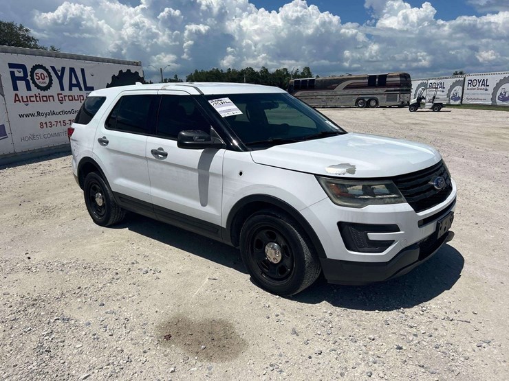 2016-ford-explorer-image-2