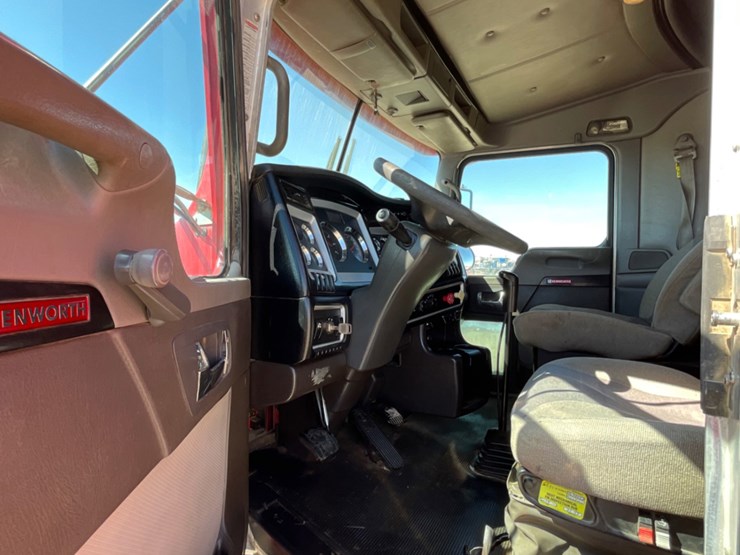 2011-kenworth-t800-image-10