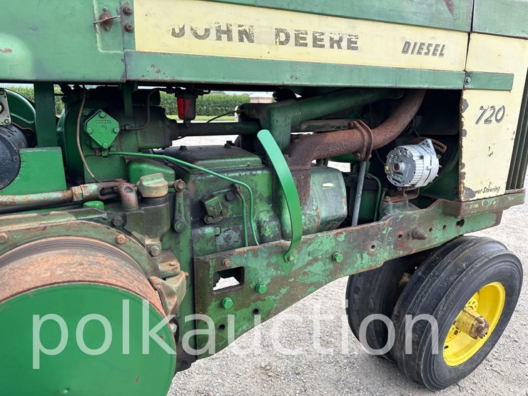 john-deere-720-image-11