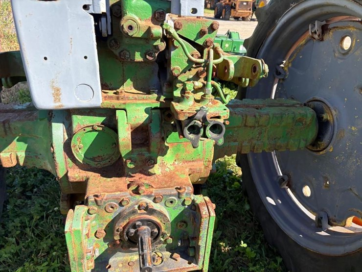john-deere-3010-image-12