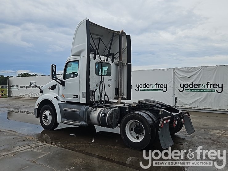 2015-peterbilt-579-image-3