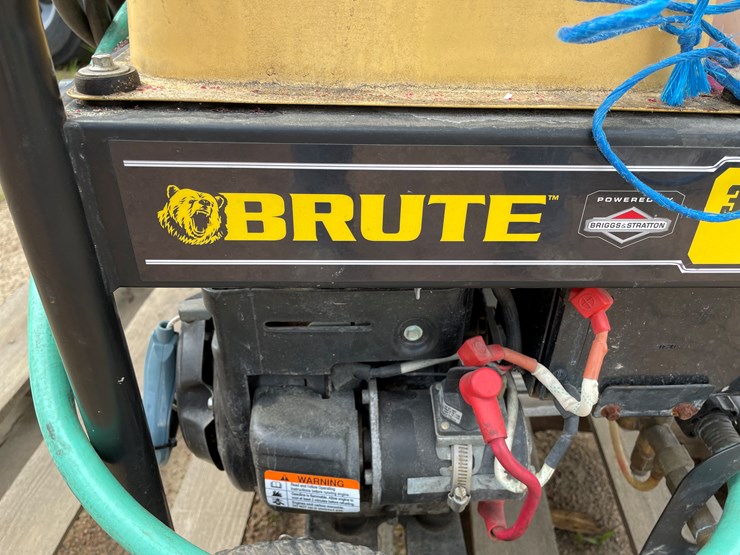 #4739-•-brute-pressure-washer-image-9