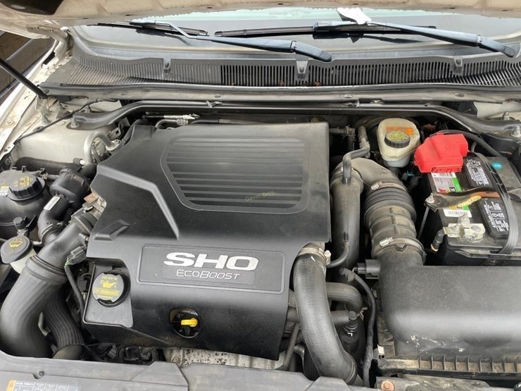 2013-ford-taurus-sho-car-image-16