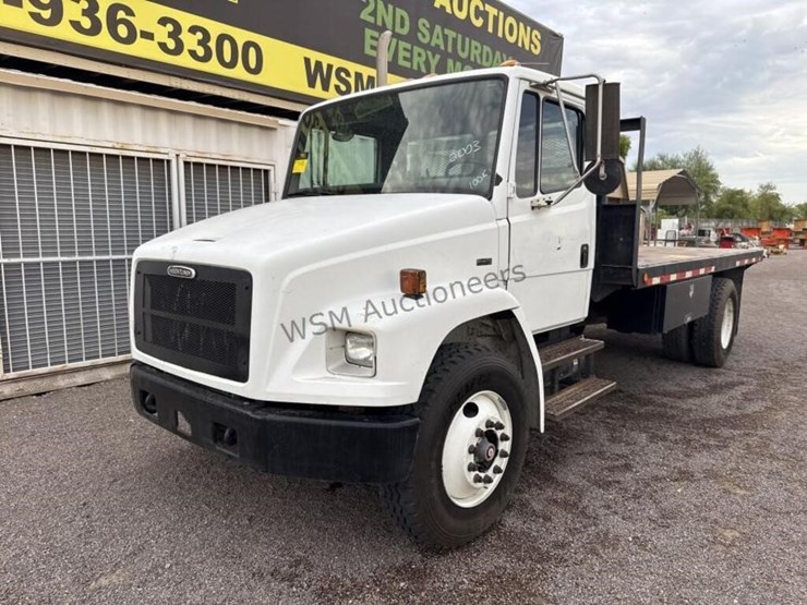 2003-freightliner-fl70-image-2