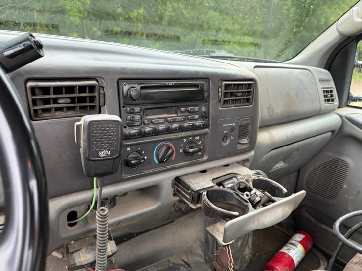 2003-ford-f550-image-18
