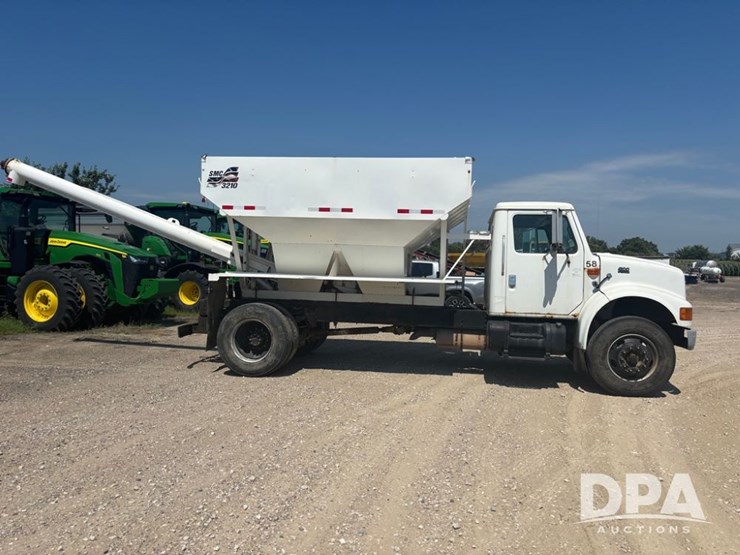 2000-ihc-4900-dry-tender-truck-(dr12098,-unit-25102)-image-3