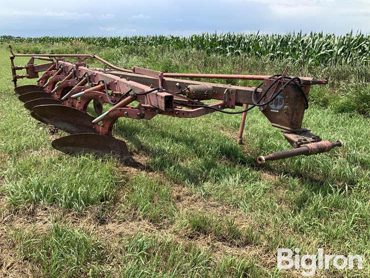 massey-ferguson-880-image-3