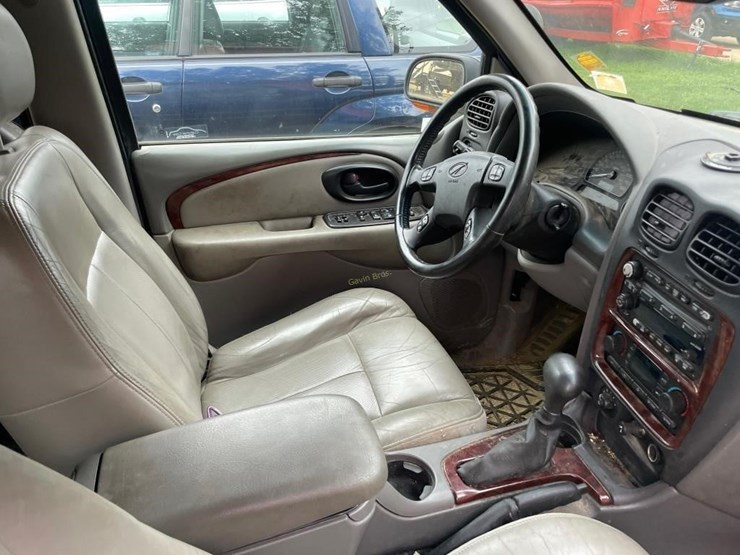 2002-oldsmobile-bravada-suv-image-12