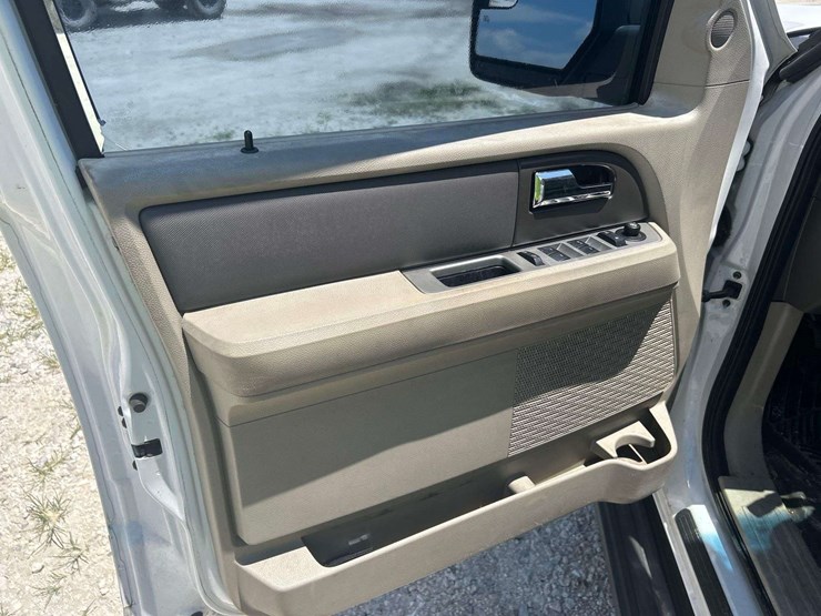 2012-ford-expedition-xlt-image-13