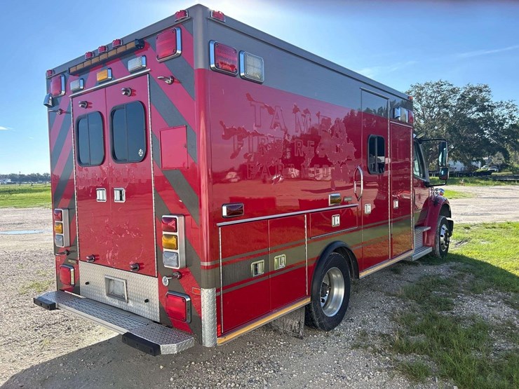 2009-freightliner-m2-106-medtec-ambulance-image-3
