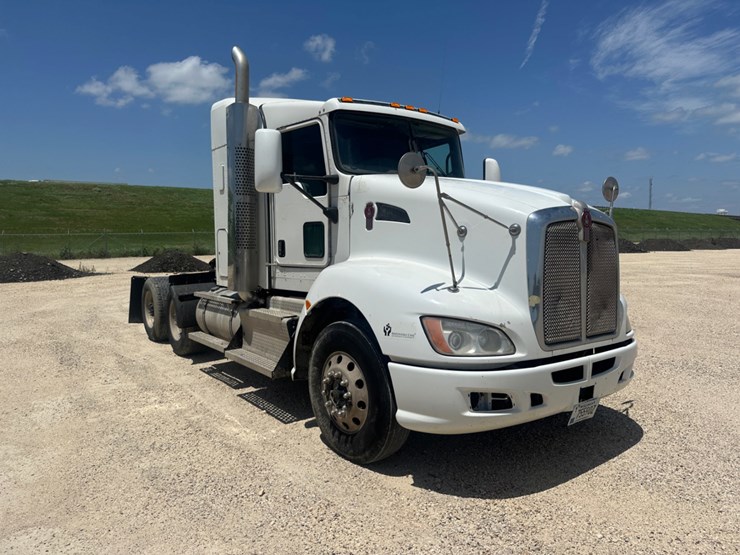 2016-kenworth-t660-image-3