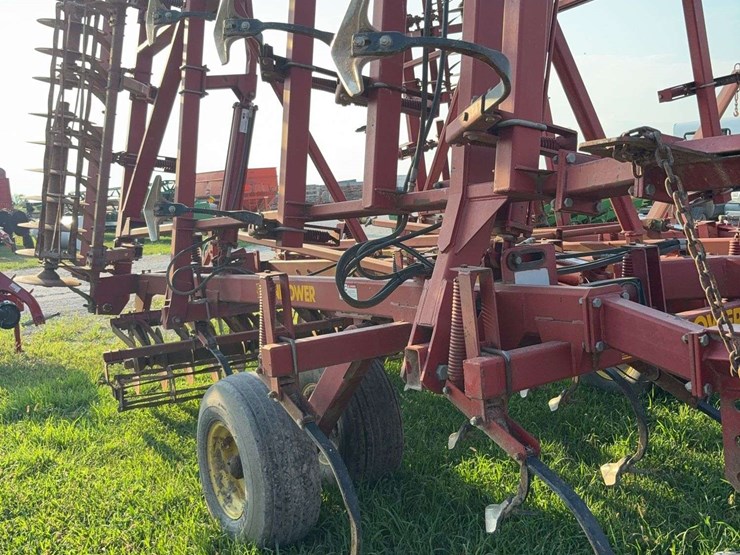 sunflower-6432-36ft-finishing-tool,-beater-bar,-5-bar-harrow,-used-this-spring-image-17