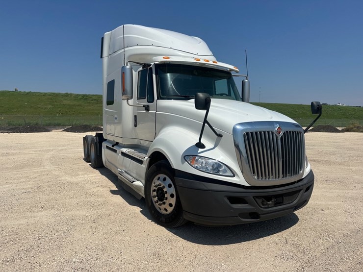 2016-international-prostar-image-3
