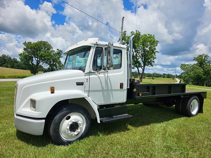 2000-freightliner-fl60-image-3