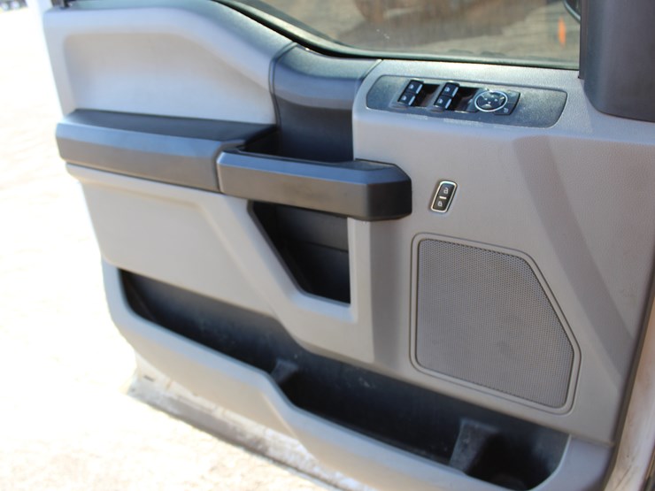 2019-ford-f350-xl-image-14