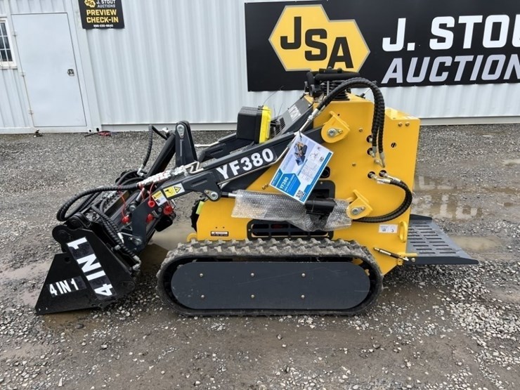 2025-infront-yf380-mini-compact-track-loader-image-7