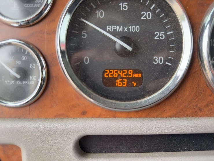 2008-peterbilt-388-image-63