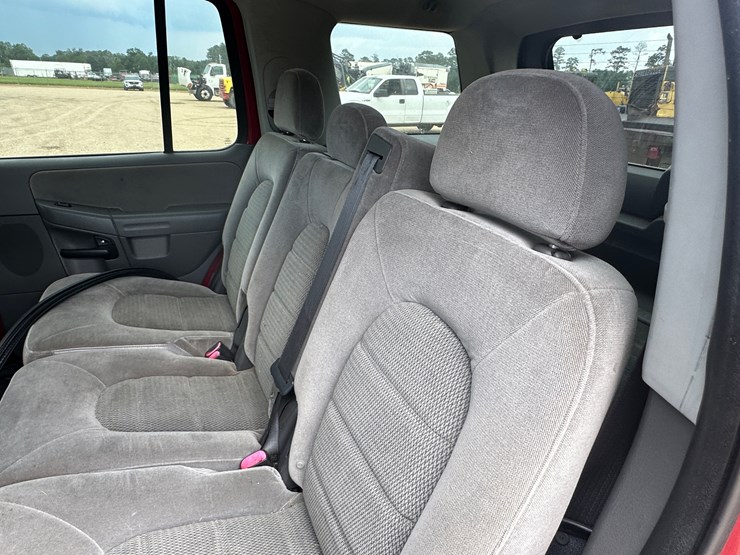 2005-ford-explorer-image-28