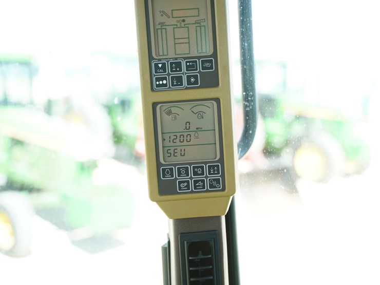 2005-john-deere-9660-sts-image-42