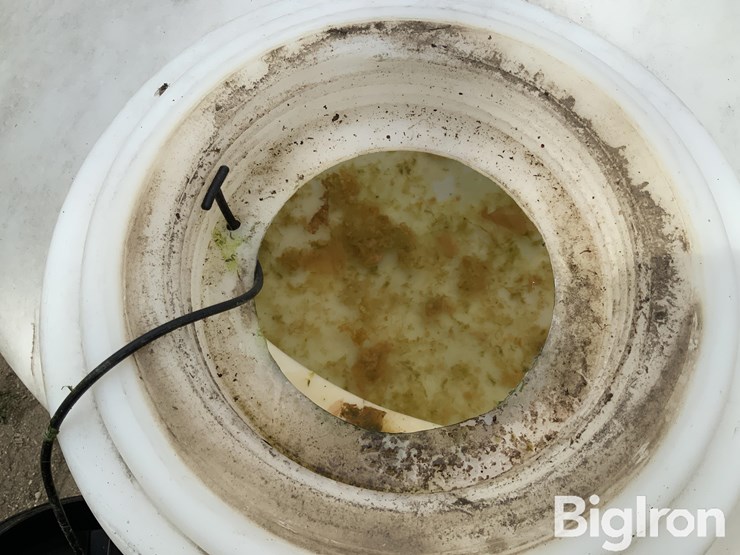 210-gal-plastic-water-tank-image-10
