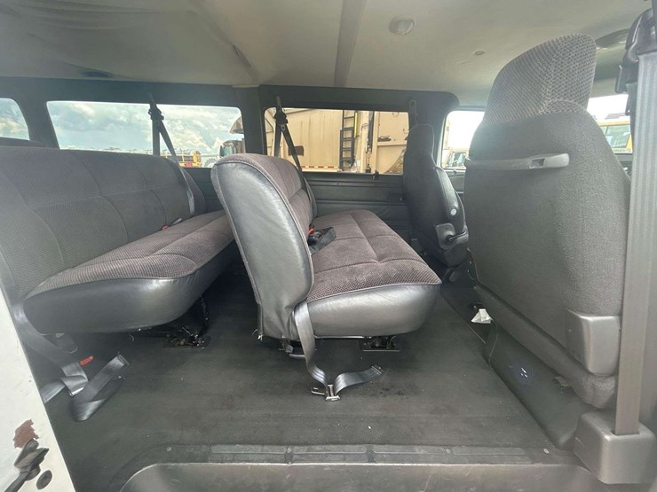 2001-dodge-ram-wagon-3500-passenger-van-image-24