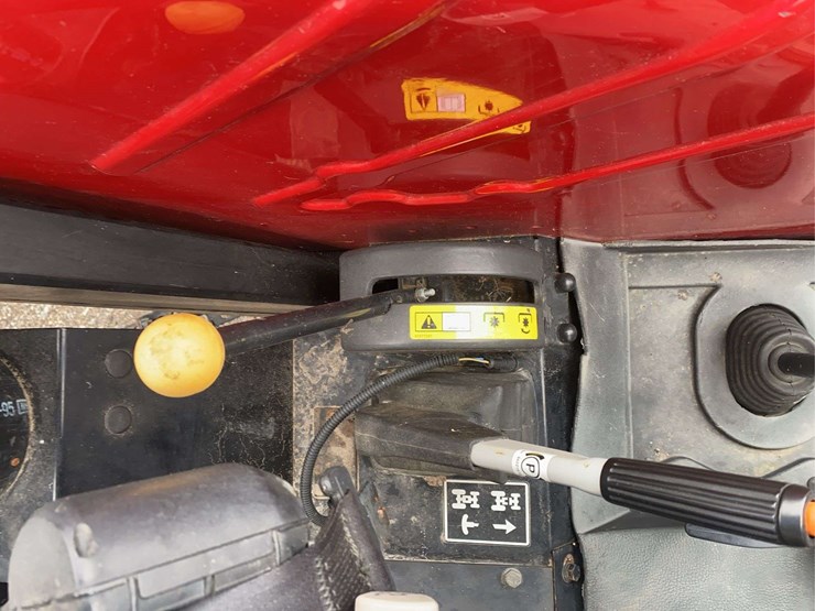 case-jx80-4wd-tractor-image-24
