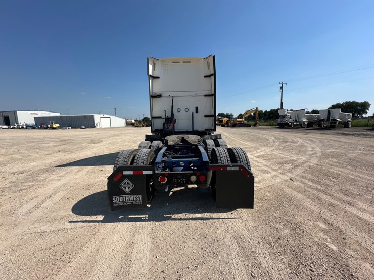 international-prostar-image-6