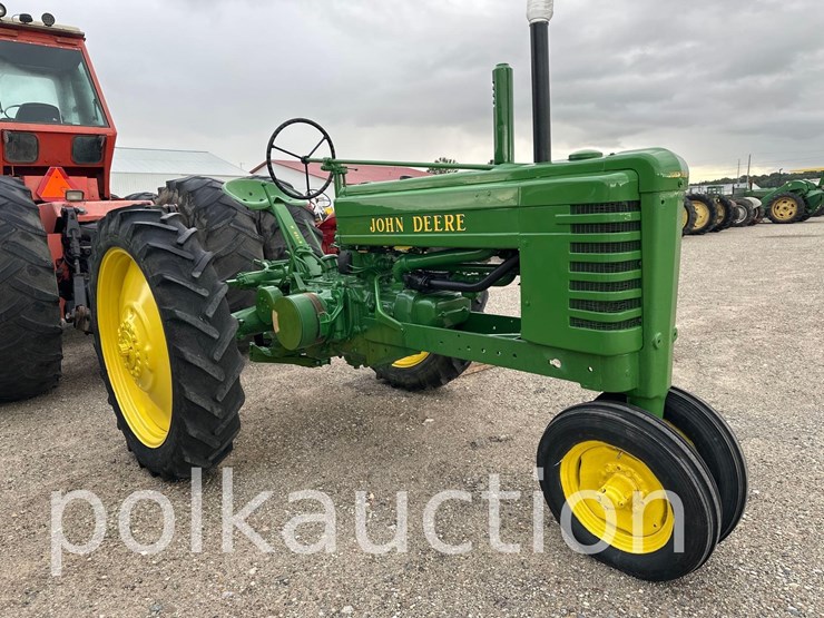 john-deere-b-image-4