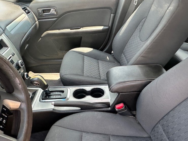 #23032-•-2012-ford-fusion-image-43