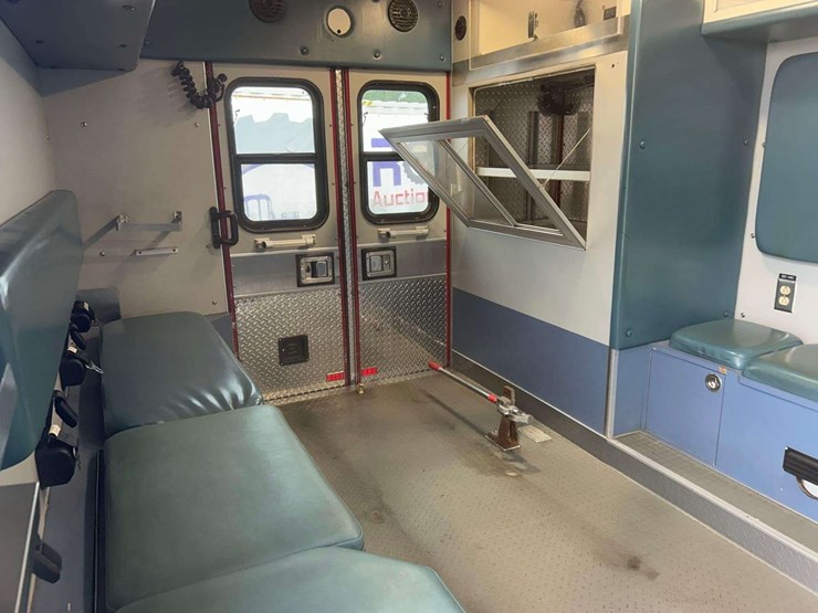 2007-freightliner-m2-106-ambulance-image-29