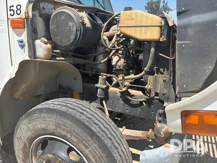 2000-ihc-4900-dry-tender-truck-(dr12098,-unit-25102)-image-25