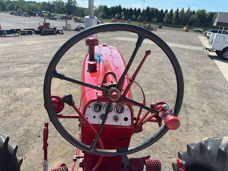 1955-farmall-400-2wd-tractor-image-28