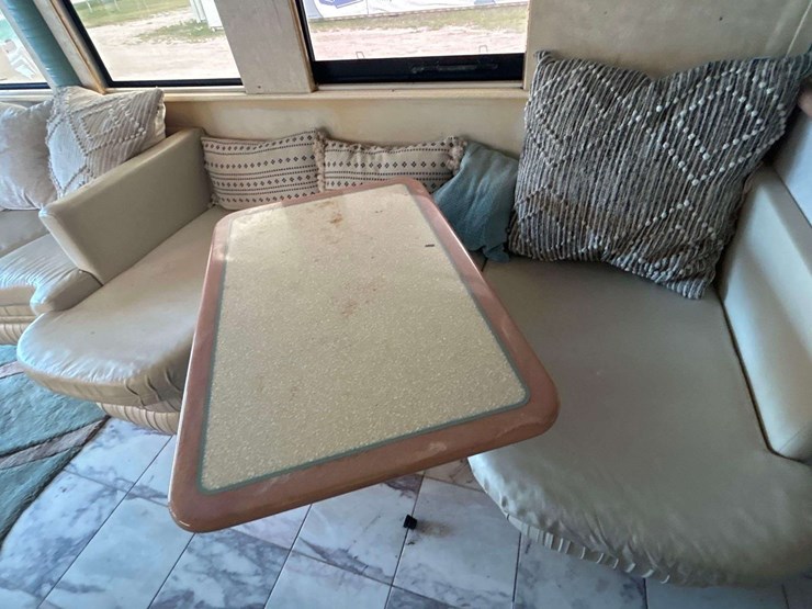 1994-prevost-liberty-coach-motorhome-image-28