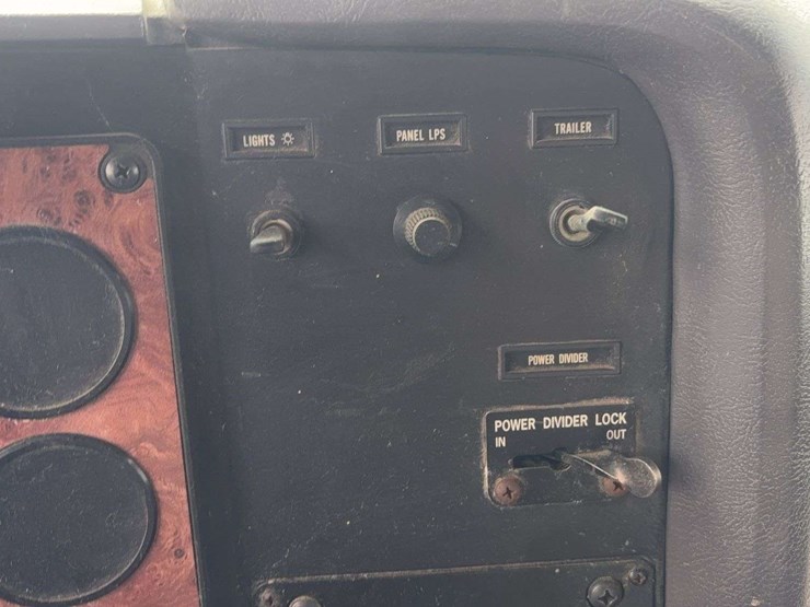 1994-international-9400-image-40