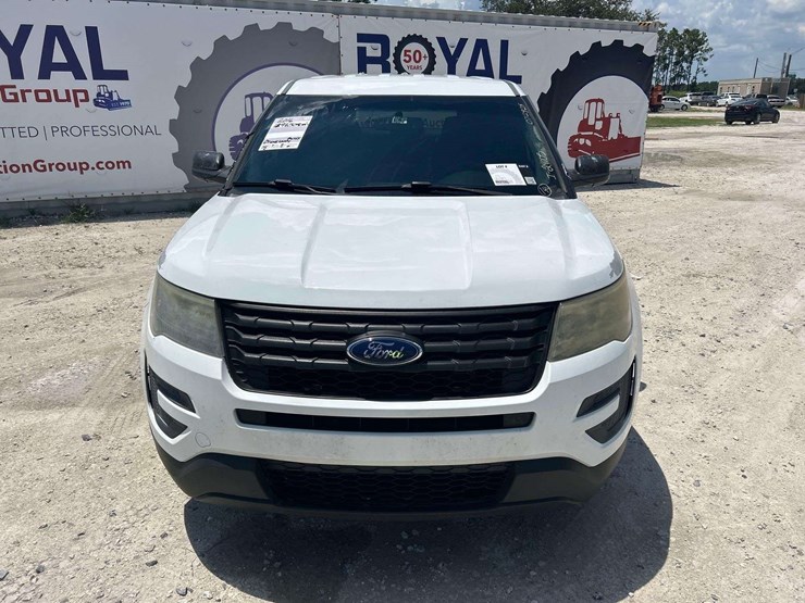 2016-ford-explorer-image-21