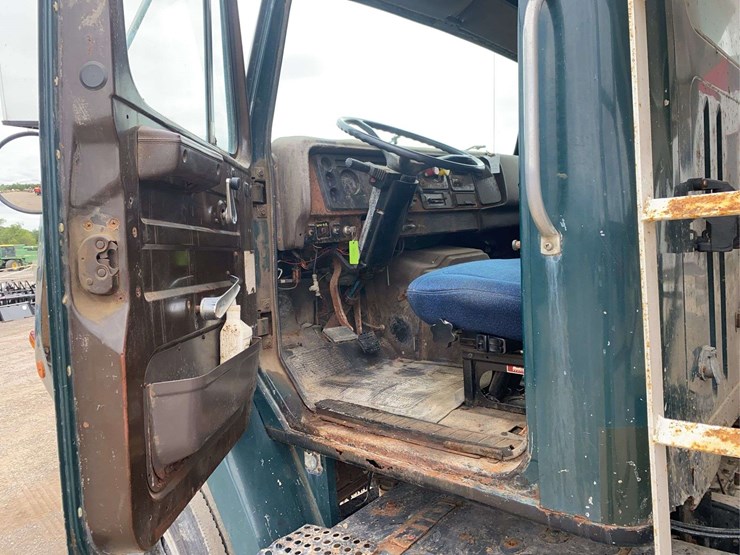 1988-international-dry-fertilizer-truck-image-34
