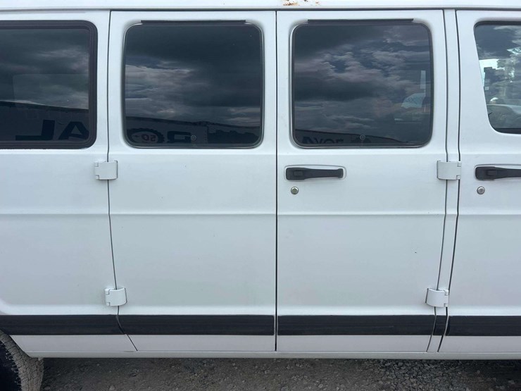 2001-dodge-ram-wagon-3500-passenger-van-image-21